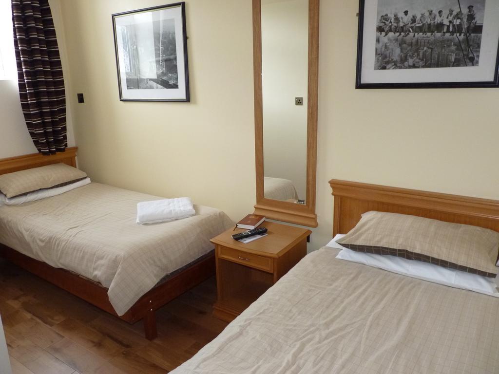 Shanahans B&B With Sports Bar Бирмингем Номер фото