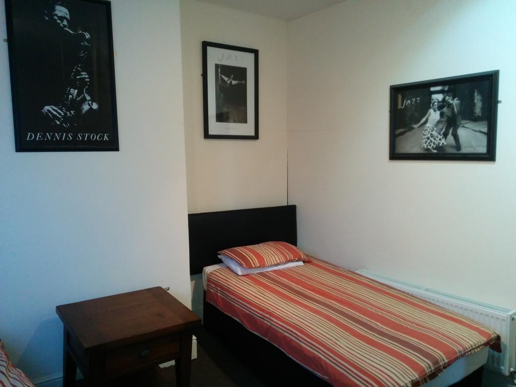 Shanahans B&B With Sports Bar Бирмингем Экстерьер фото